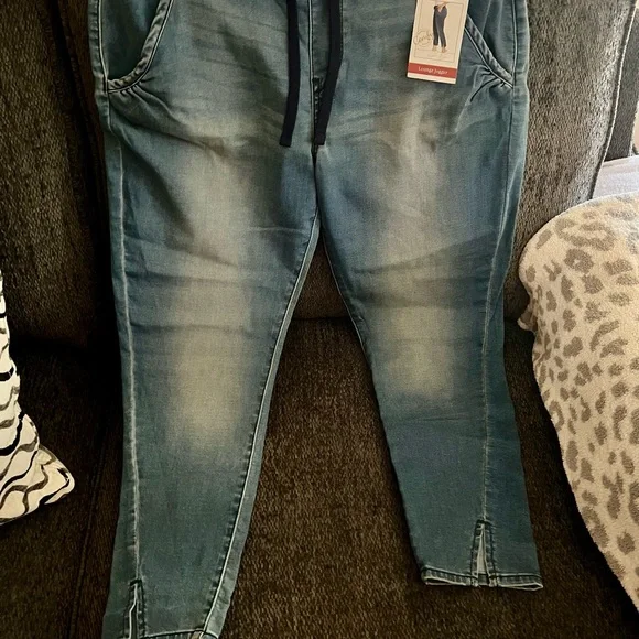 Signature by Levi Strauss & Co. Women's Lounge Joggers - Picture 1 of 11